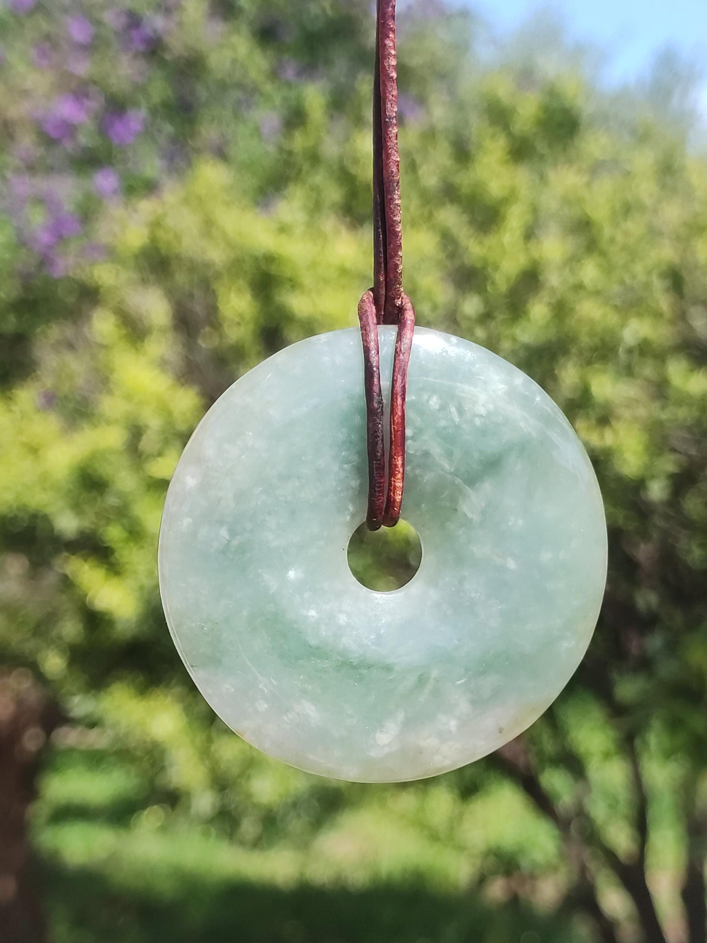 Collier unisexe en jade de Birmanie 50 mm *Rare*, pierre précieuse naturelle aux vertus curatives, symbole de pouvoir et d'énergie. Cristal rare, pendentif, nature, cadeau, vert.