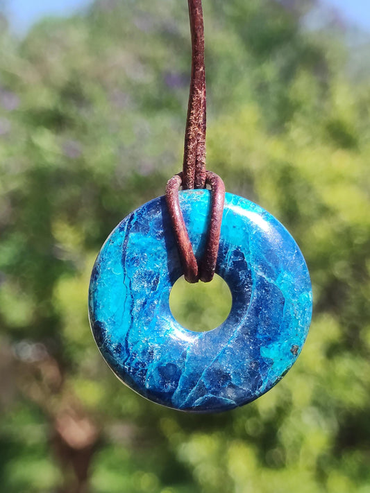 Shattuckite - Chrysocoll Donut 30mm Collier de pierres précieuses Pierre de guérison Symbole de protection Homme Femme Bonheur HIPPIE GOA Boho Tibet Ethnique Naturel Rareté Cadeau