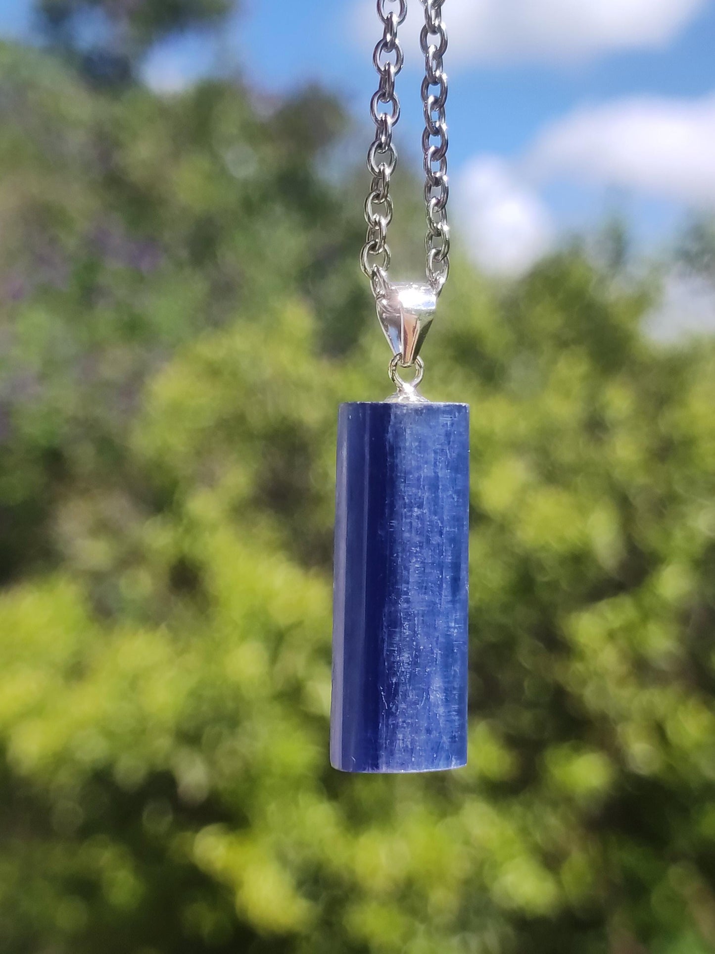 Cyanite / Disthene A Collier de pierres précieuses en argent 925 Pierre de guérison naturelle Cristal Bleu Rareté Pendentif Homme Femme He She Cadeau Magnifiquement élégant