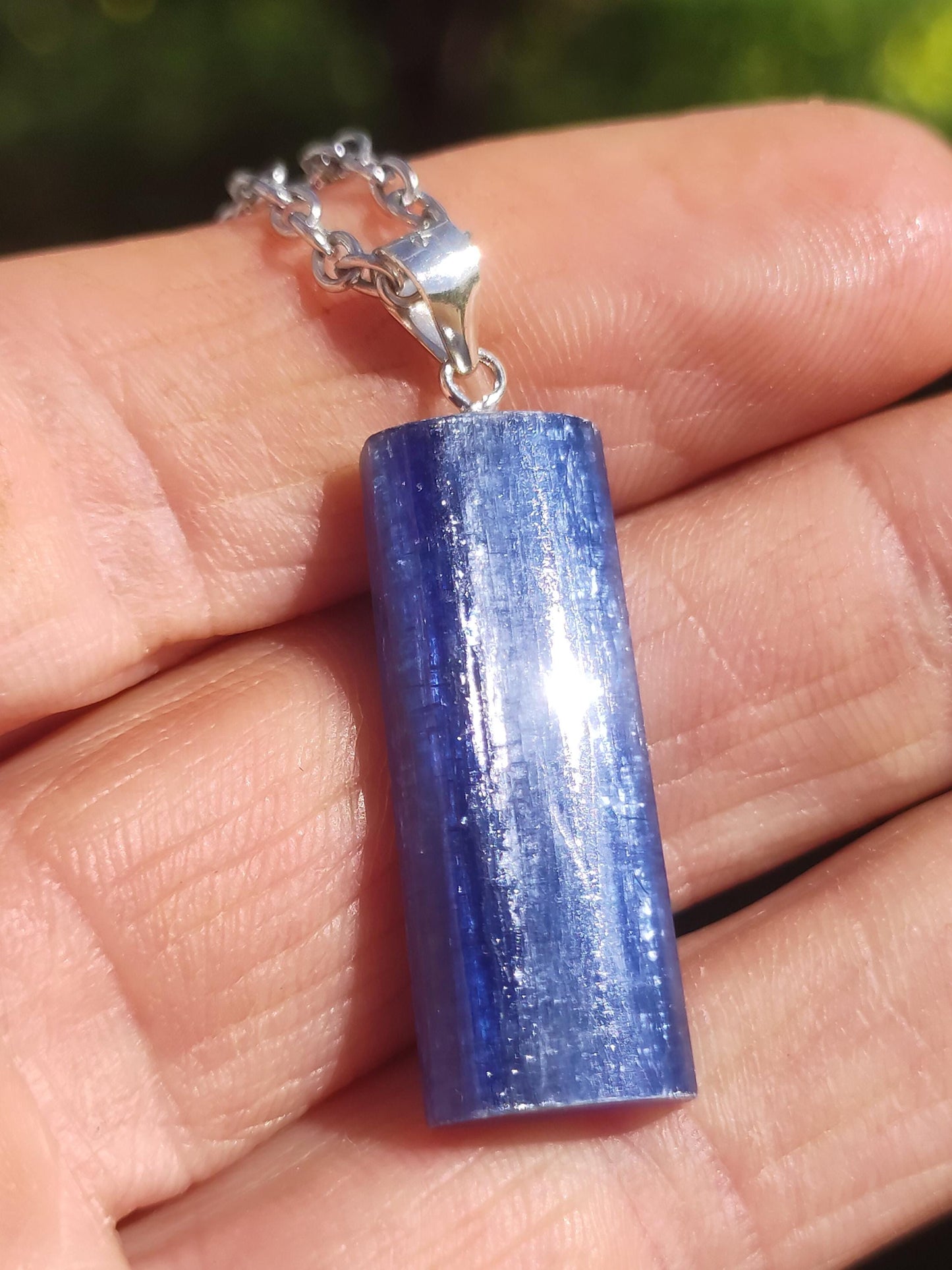 Cyanite / Disthene A Collier de pierres précieuses en argent 925 Pierre de guérison naturelle Cristal Bleu Rareté Pendentif Homme Femme He She Cadeau Magnifiquement élégant
