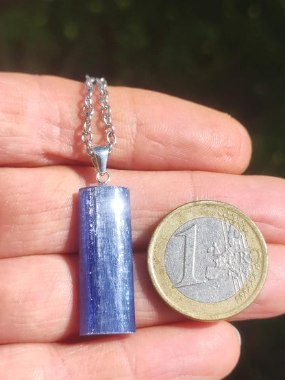 Cyanite / Disthene A Collier de pierres précieuses en argent 925 Pierre de guérison naturelle Cristal Bleu Rareté Pendentif Homme Femme He She Cadeau Magnifiquement élégant