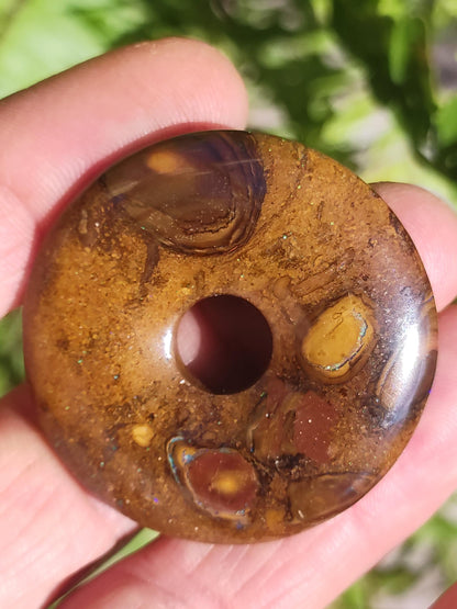 Boulder Opal AAA *Rarité* Collier de beignet à collectionner Queenland Australie Goa Hippie Boho Bijoux Symbole de protection naturelle Pendentif en pierre de guérison