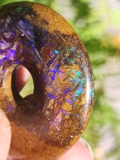 Boulder Opal AAA *Rarité* Collier de beignet à collectionner Queenland Australie Goa Hippie Boho Bijoux Symbole de protection naturelle Pendentif en pierre de guérison