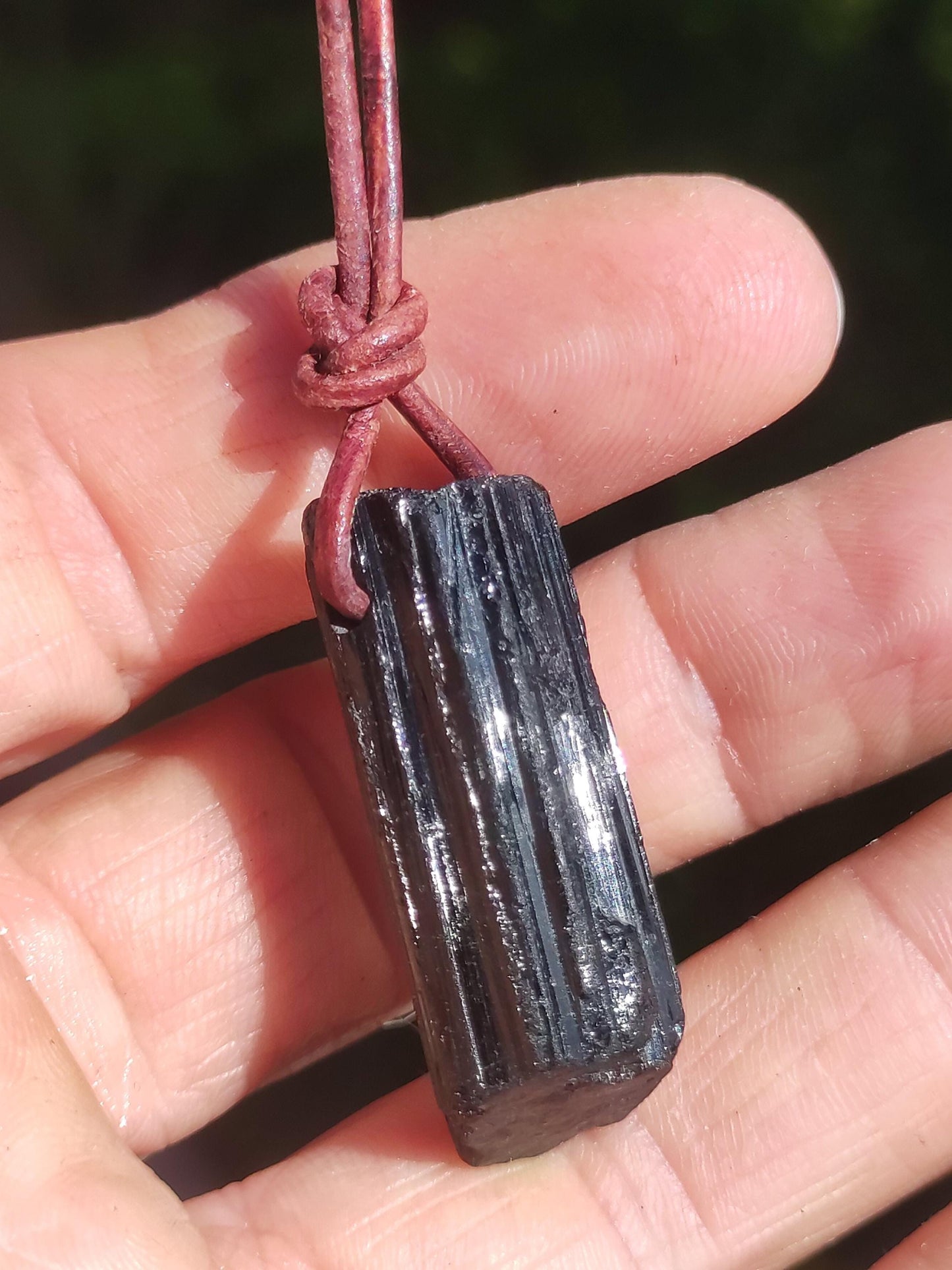 Tourmaline / Schörl brut et poli ~ Collier de pierres précieuses noir Hippie GoaPsy Boho Tibet Ethno Pierre de guérison naturelle pendentif de pouvoir homme frère cadeau