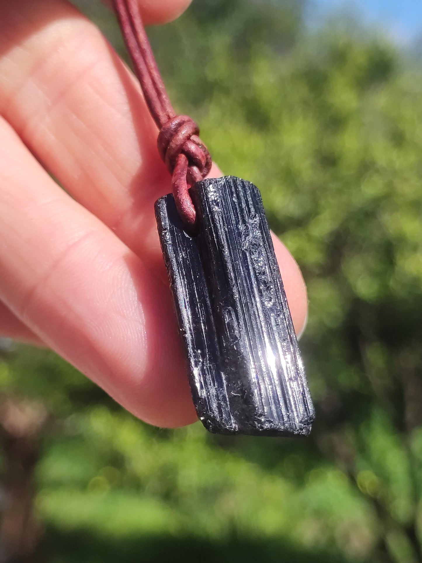 Tourmaline / Schörl brut et poli ~ Collier de pierres précieuses noir Hippie GoaPsy Boho Tibet Ethno Pierre de guérison naturelle pendentif de pouvoir homme frère cadeau