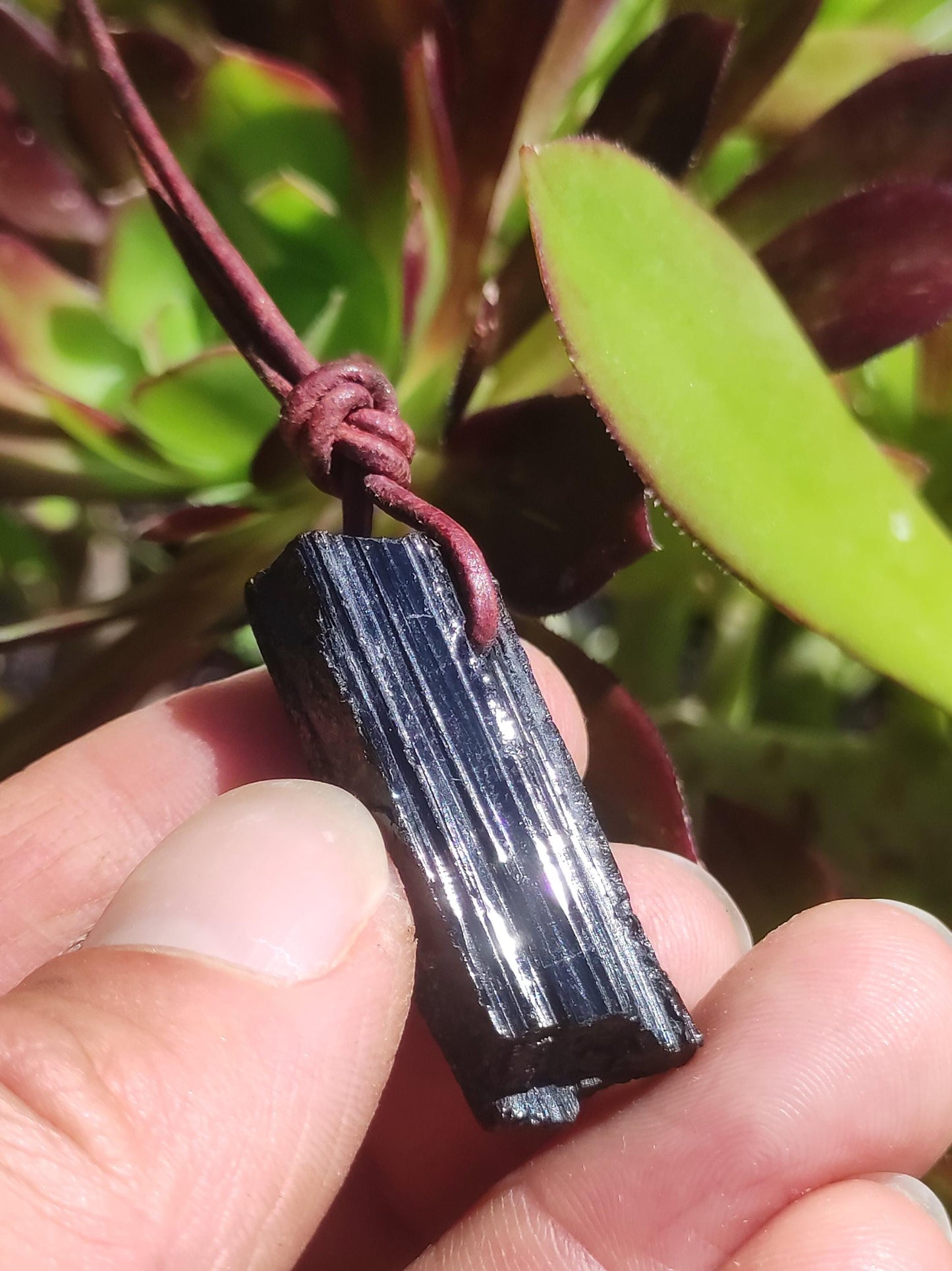 Tourmaline / Schörl brut et poli ~ Collier de pierres précieuses noir Hippie GoaPsy Boho Tibet Ethno Pierre de guérison naturelle pendentif de pouvoir homme frère cadeau