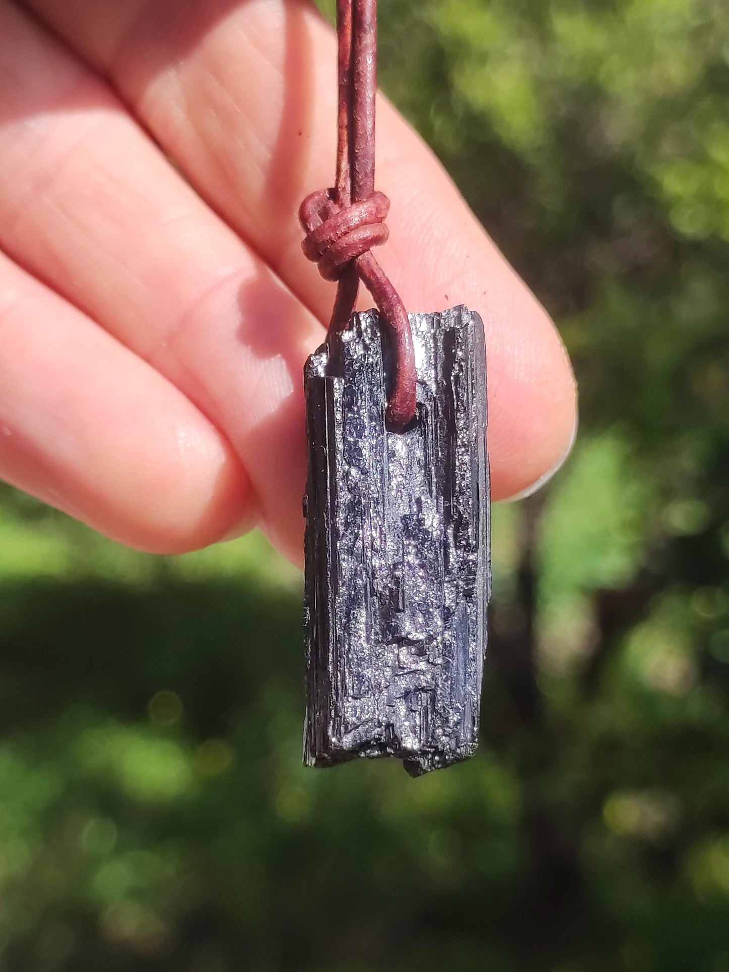 Tourmaline / Schörl brut et poli ~ Collier de pierres précieuses noir Hippie GoaPsy Boho Tibet Ethno Pierre de guérison naturelle pendentif de pouvoir homme frère cadeau