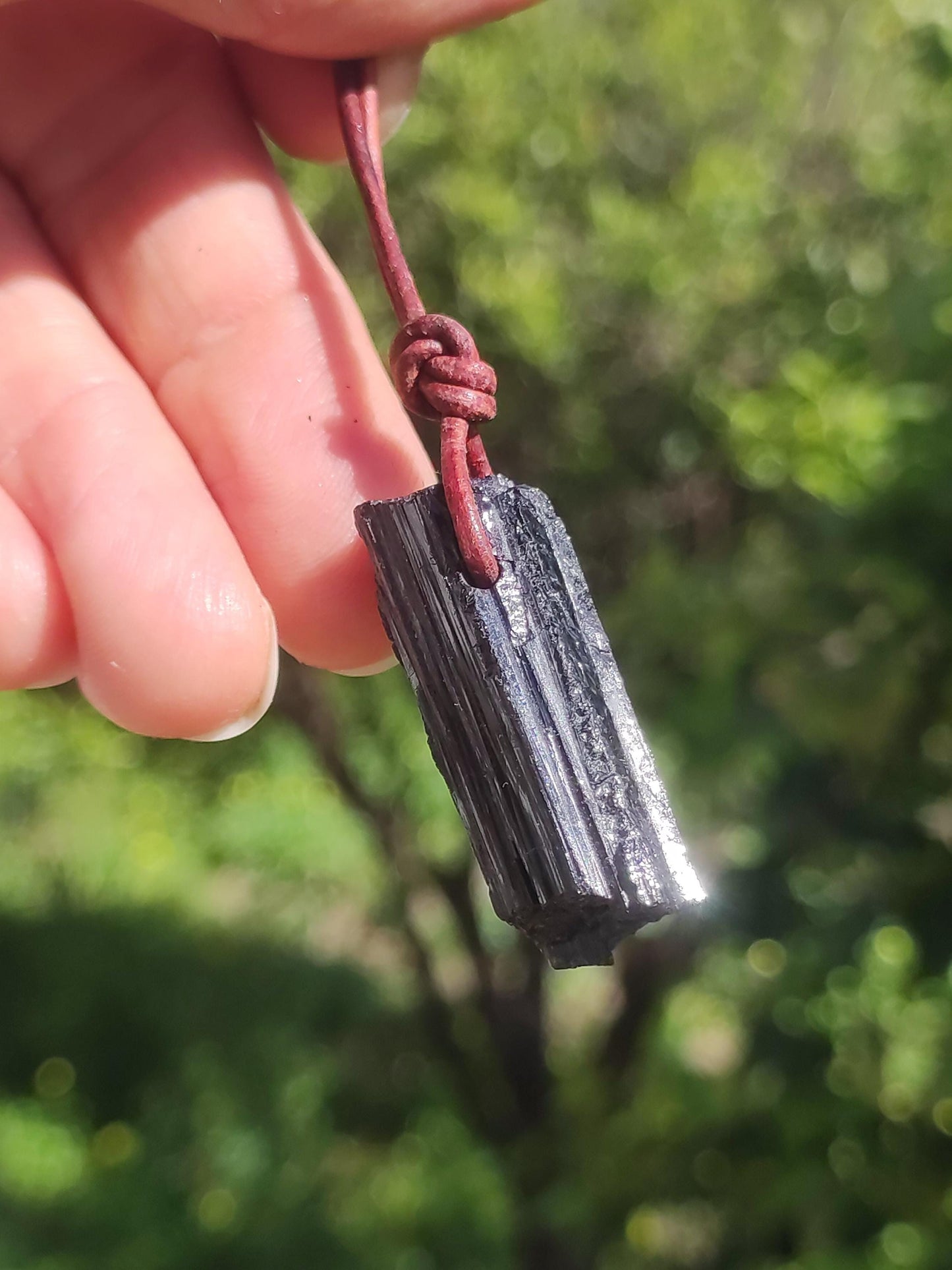Tourmaline / Schörl brut et poli ~ Collier de pierres précieuses noir Hippie GoaPsy Boho Tibet Ethno Pierre de guérison naturelle pendentif de pouvoir homme frère cadeau