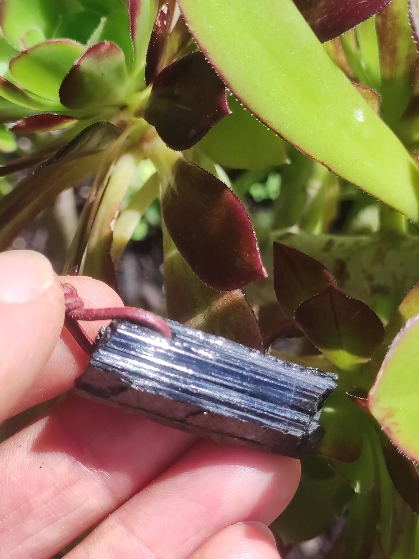 Tourmaline / Schörl brut et poli ~ Collier de pierres précieuses noir Hippie GoaPsy Boho Tibet Ethno Pierre de guérison naturelle pendentif de pouvoir homme frère cadeau