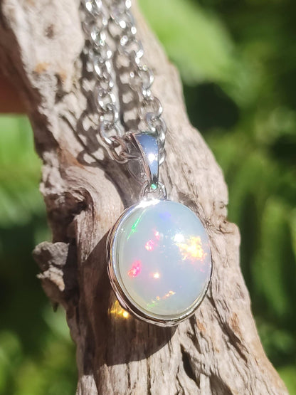 Collier en argent 925 et opale éthiopienne AAA - Pierre précieuse, colorée, rare et naturelle, aux vertus curatives, pendentif en cristal, pour homme, femme ou père. Idéal comme cadeau.