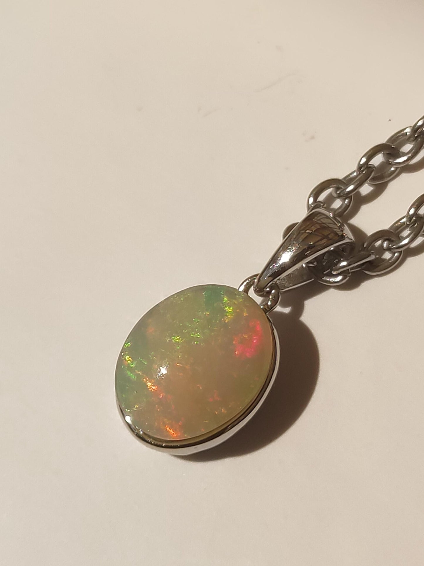 Collier en argent 925 et opale éthiopienne AAA - Pierre précieuse, colorée, rare et naturelle, aux vertus curatives, pendentif en cristal, pour homme, femme ou père. Idéal comme cadeau.
