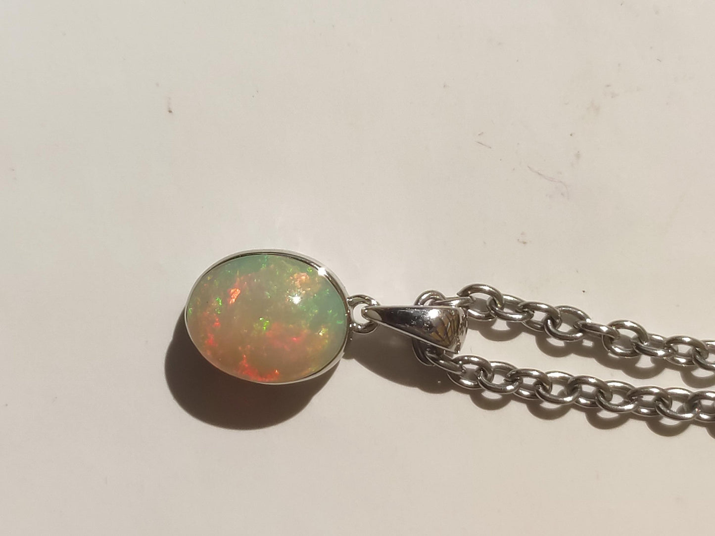 Collier en argent 925 et opale éthiopienne AAA - Pierre précieuse, colorée, rare et naturelle, aux vertus curatives, pendentif en cristal, pour homme, femme ou père. Idéal comme cadeau.