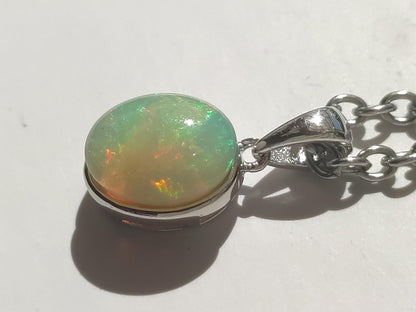 Collier en argent 925 et opale éthiopienne AAA - Pierre précieuse, colorée, rare et naturelle, aux vertus curatives, pendentif en cristal, pour homme, femme ou père. Idéal comme cadeau.