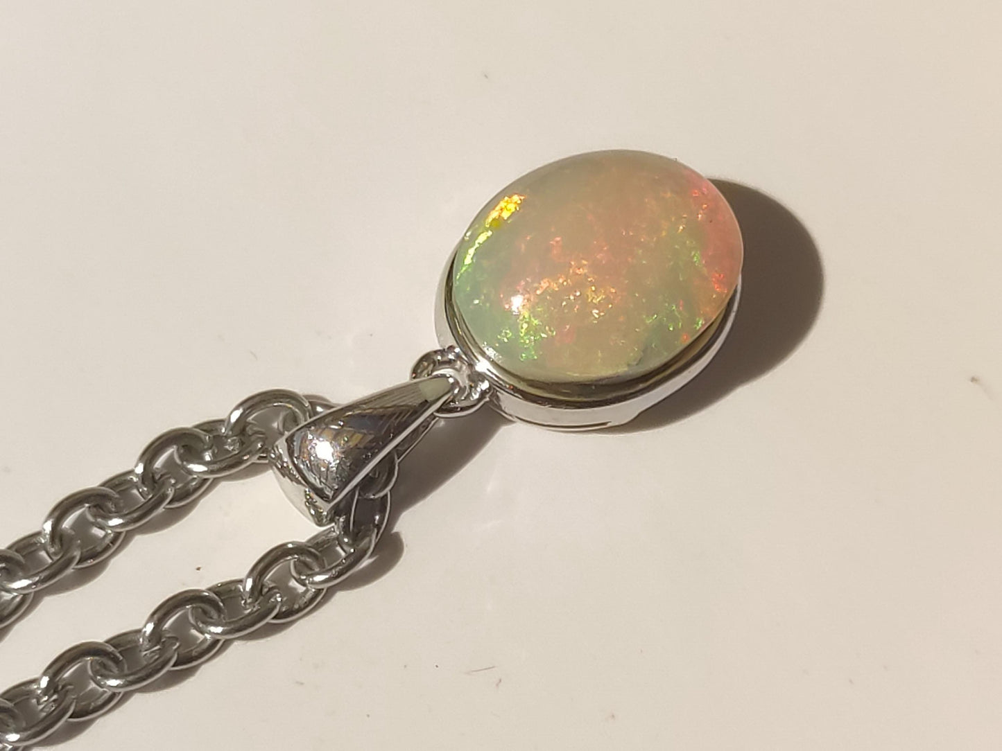 Collier en argent 925 et opale éthiopienne AAA - Pierre précieuse, colorée, rare et naturelle, aux vertus curatives, pendentif en cristal, pour homme, femme ou père. Idéal comme cadeau.