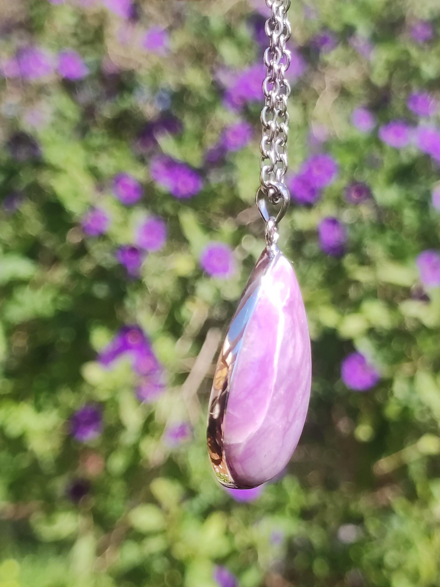 Sugilite / Sugilite avec monture en argent 925 collier de pierres précieuses violettes pierre de guérison naturelle énergie rareté homme femme lui son cadeau noble de haute qualité