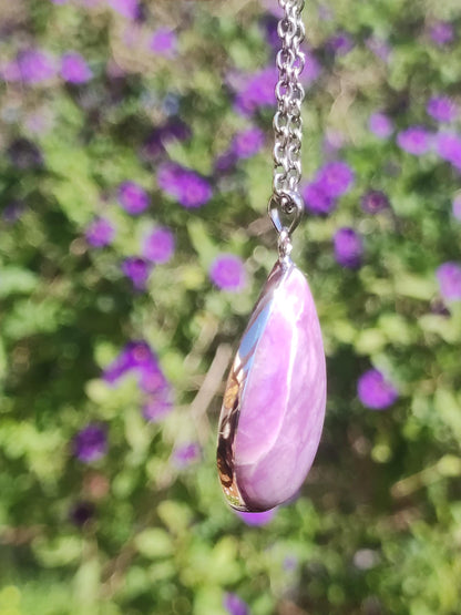 Sugilite / Sugilite avec monture en argent 925 collier de pierres précieuses violettes pierre de guérison naturelle énergie rareté homme femme lui son cadeau noble de haute qualité