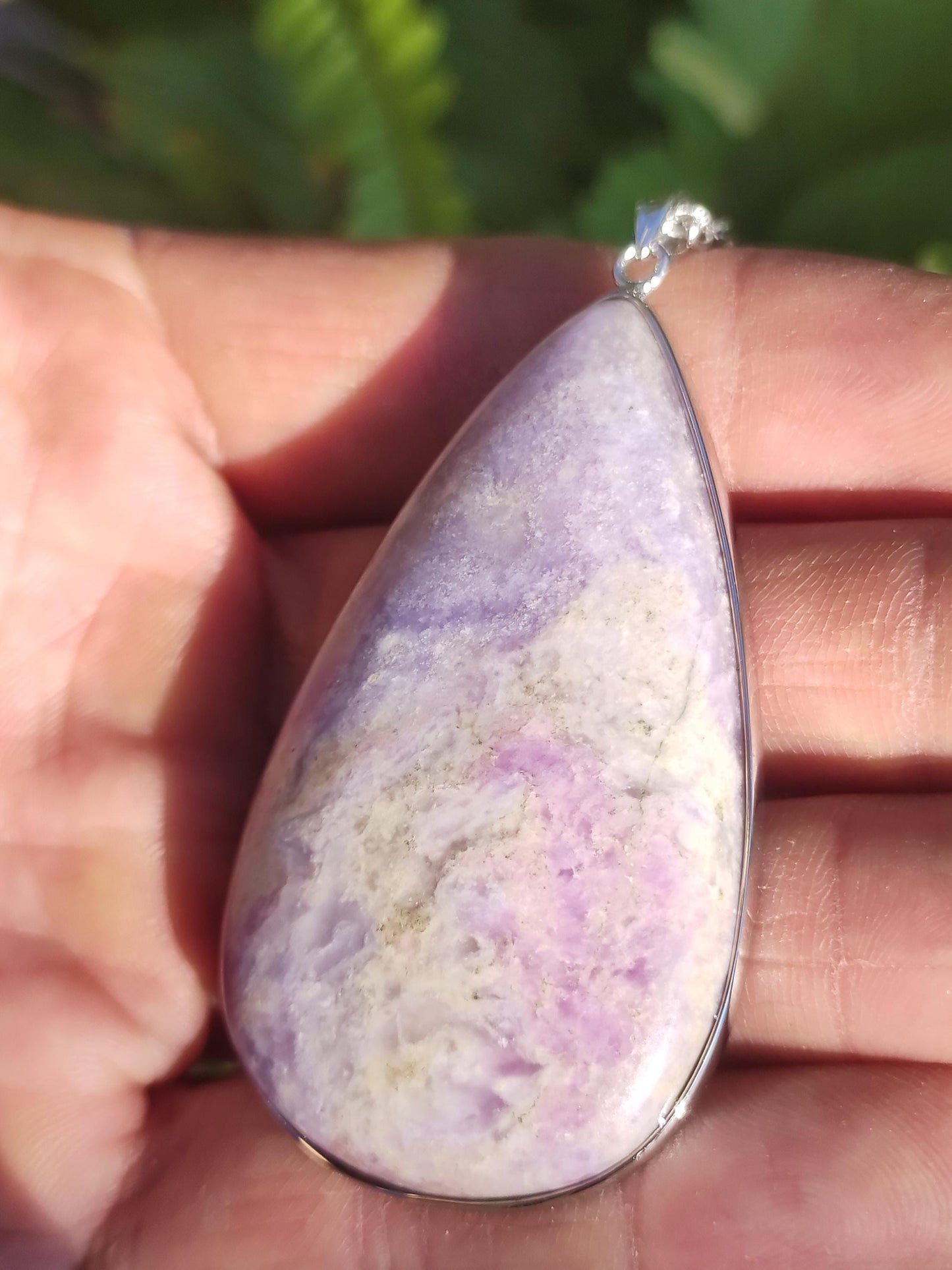 Collier XL en sugilite avec monture en argent 925, pierre précieuse lilas violet, pierre de guérison naturelle, rareté énergétique, homme/femme, cadeau élégant