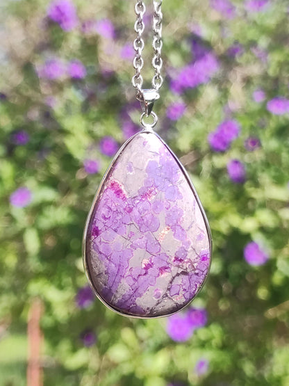Sugilite / Sugilite avec monture en argent 925 collier de pierres précieuses violettes pierre de guérison naturelle énergie rareté homme femme lui son cadeau noble de haute qualité