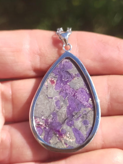 Sugilite / Sugilite avec monture en argent 925 collier de pierres précieuses violettes pierre de guérison naturelle énergie rareté homme femme lui son cadeau noble de haute qualité