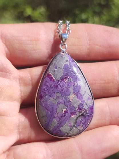 Sugilite / Sugilite avec monture en argent 925 collier de pierres précieuses violettes pierre de guérison naturelle énergie rareté homme femme lui son cadeau noble de haute qualité