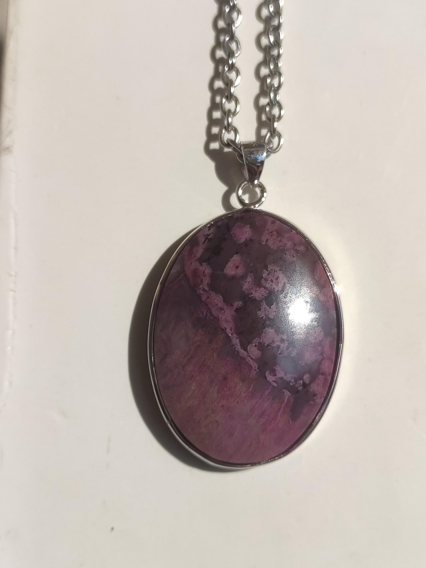 Sugilite / Sugilite avec monture en argent 925 collier de pierres précieuses violettes pierre de guérison naturelle énergie rareté homme femme lui son cadeau noble de haute qualité