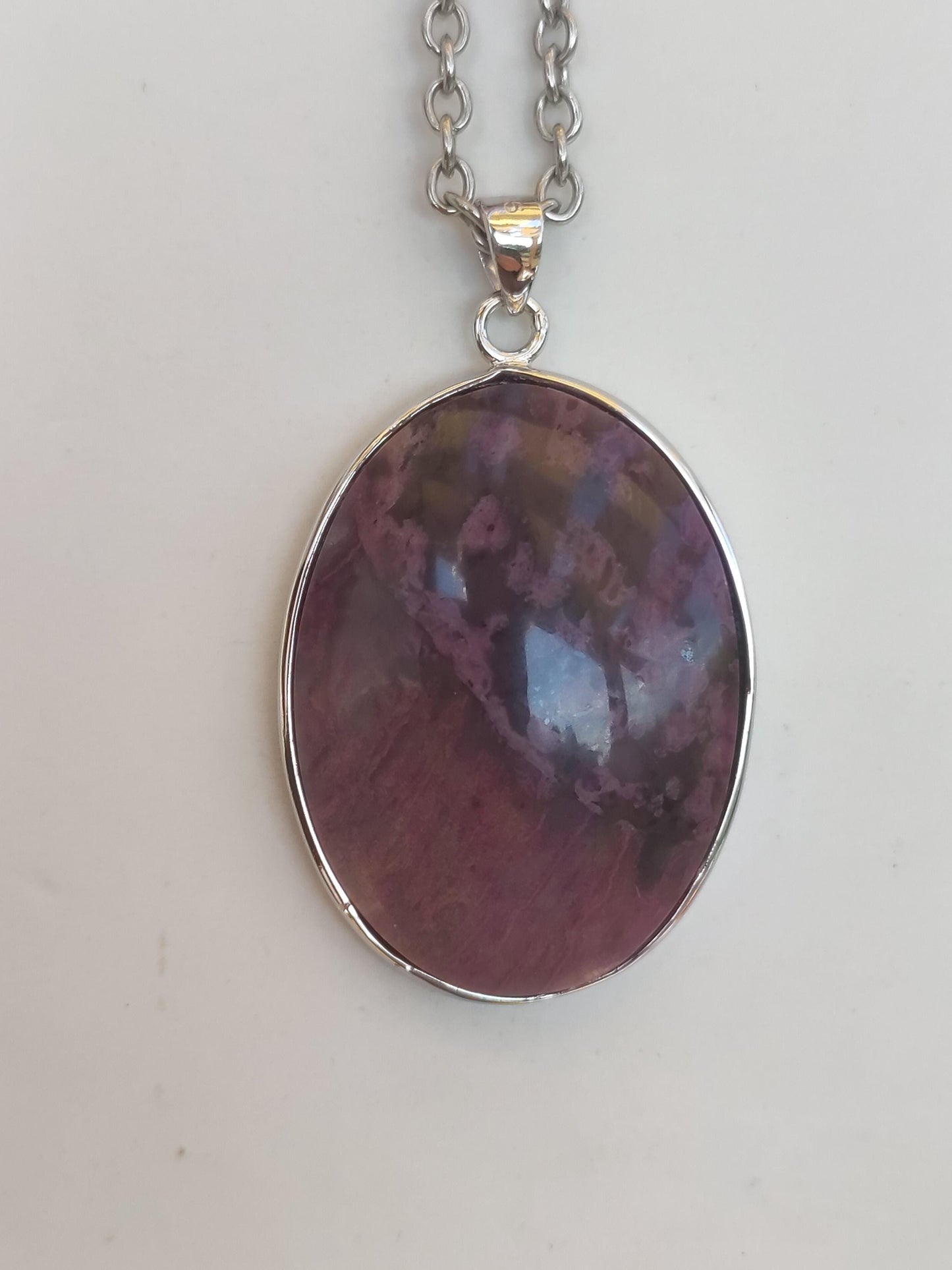 Sugilite / Sugilite avec monture en argent 925 collier de pierres précieuses violettes pierre de guérison naturelle énergie rareté homme femme lui son cadeau noble de haute qualité