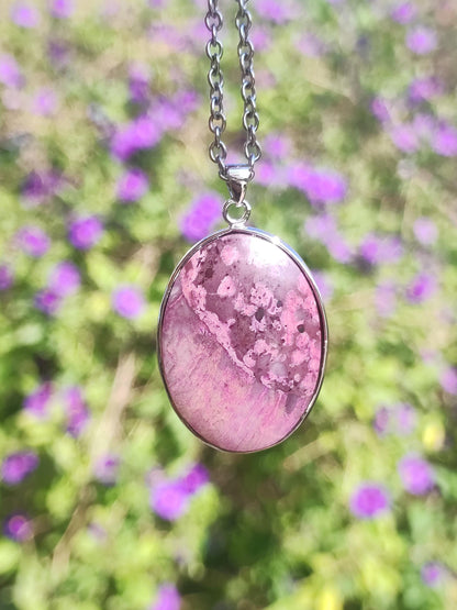 Sugilite / Sugilite avec monture en argent 925 collier de pierres précieuses violettes pierre de guérison naturelle énergie rareté homme femme lui son cadeau noble de haute qualité