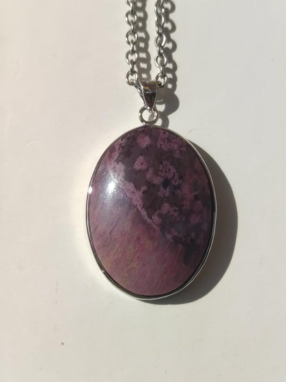 Sugilite / Sugilite avec monture en argent 925 collier de pierres précieuses violettes pierre de guérison naturelle énergie rareté homme femme lui son cadeau noble de haute qualité
