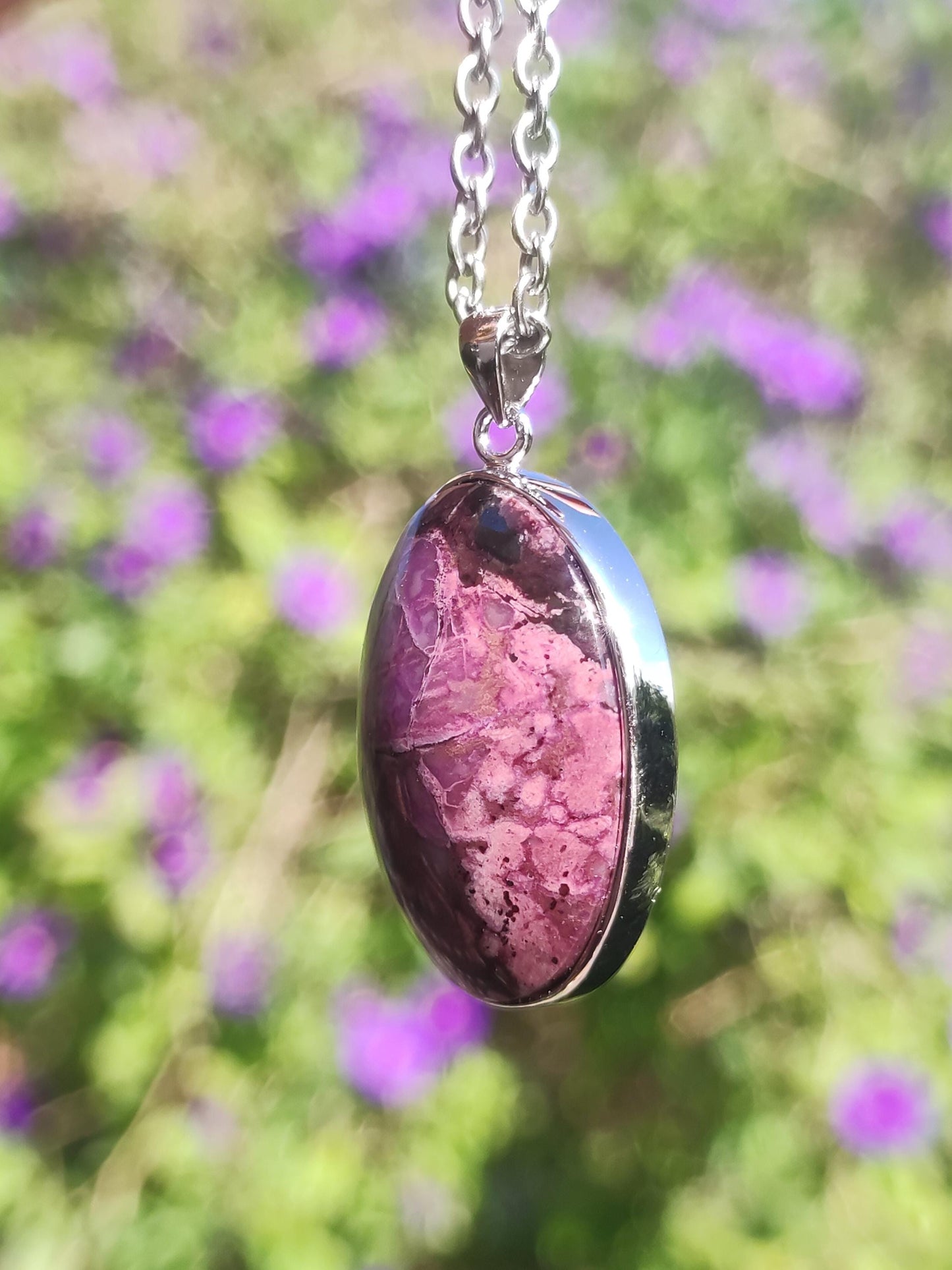Sugilite / Sugilite avec monture en argent 925 collier de pierres précieuses violettes pierre de guérison naturelle énergie rareté homme femme lui son cadeau noble de haute qualité