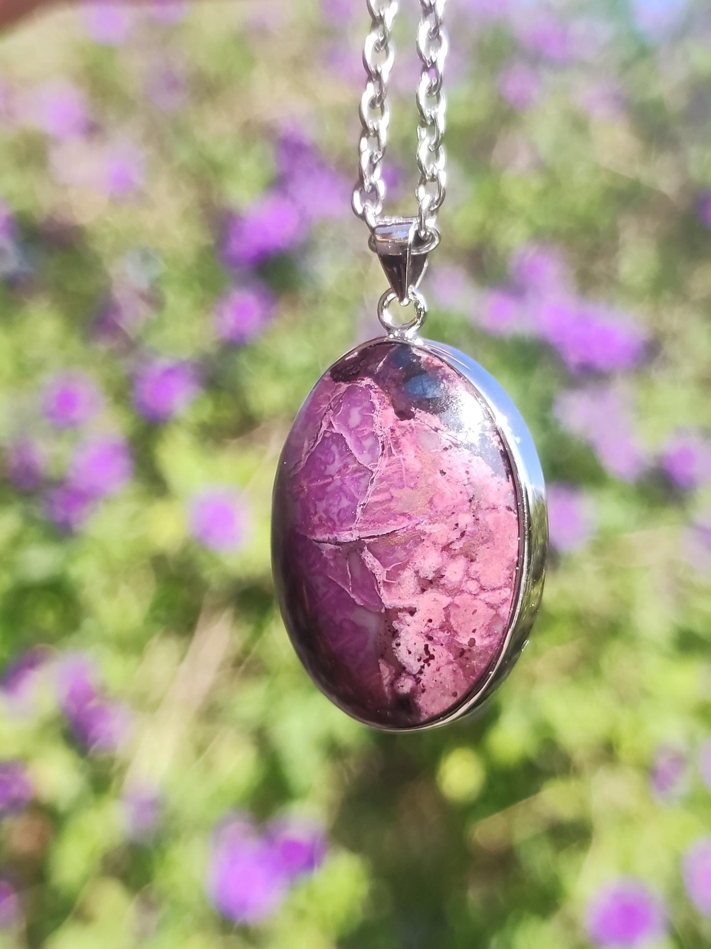 Sugilite / Sugilite avec monture en argent 925 collier de pierres précieuses violettes pierre de guérison naturelle énergie rareté homme femme lui son cadeau noble de haute qualité