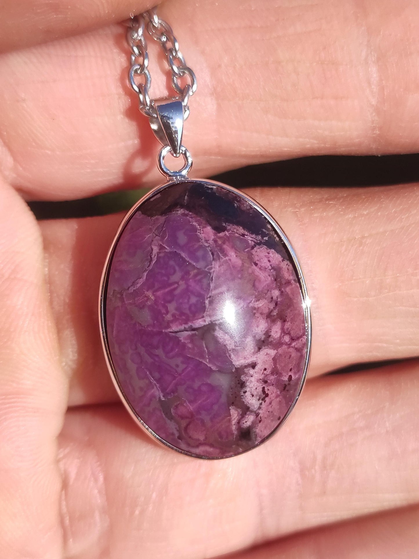 Sugilite / Sugilite avec monture en argent 925 collier de pierres précieuses violettes pierre de guérison naturelle énergie rareté homme femme lui son cadeau noble de haute qualité