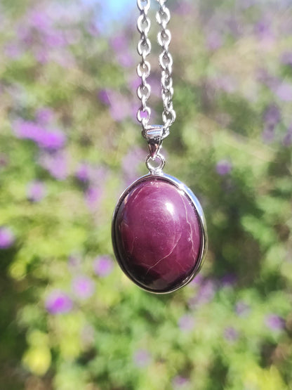 Sugilite / Sugilite avec monture en argent 925 collier de pierres précieuses violettes pierre de guérison naturelle énergie rareté homme femme lui son cadeau noble de haute qualité