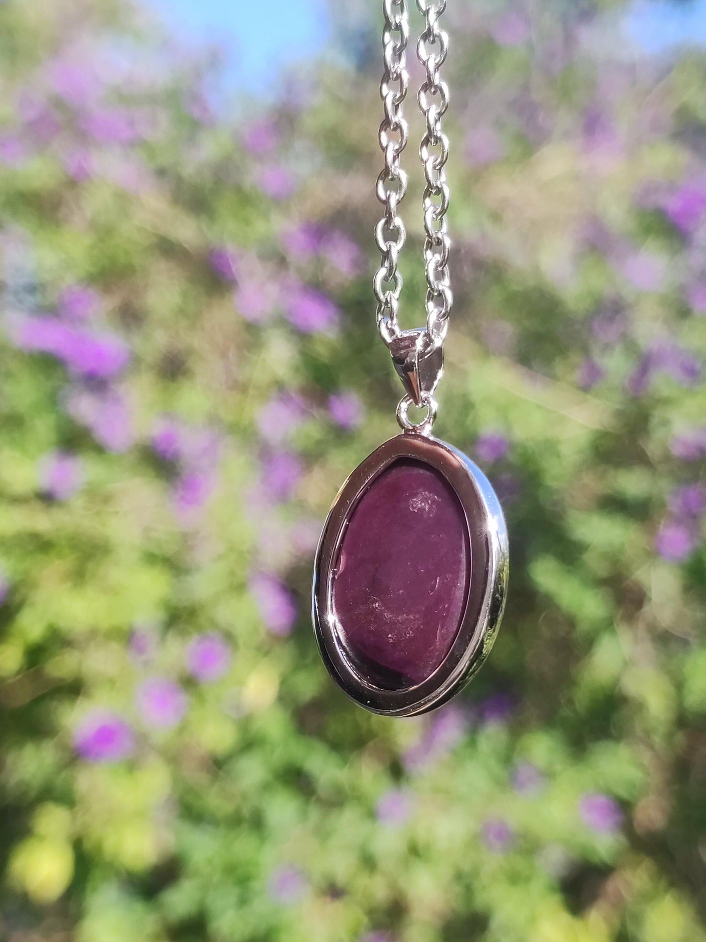 Sugilite / Sugilite avec monture en argent 925 collier de pierres précieuses violettes pierre de guérison naturelle énergie rareté homme femme lui son cadeau noble de haute qualité