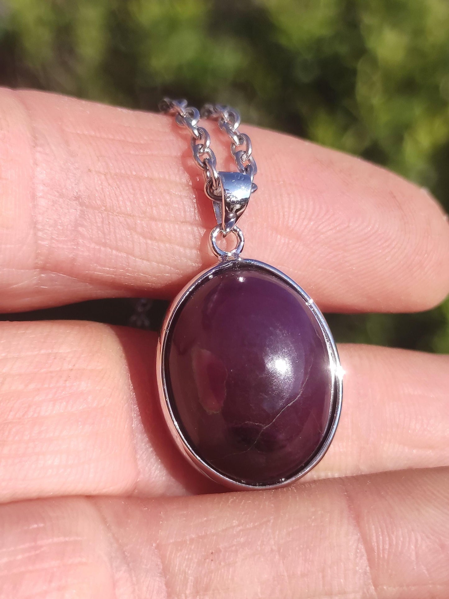 Sugilite / Sugilite avec monture en argent 925 collier de pierres précieuses violettes pierre de guérison naturelle énergie rareté homme femme lui son cadeau noble de haute qualité