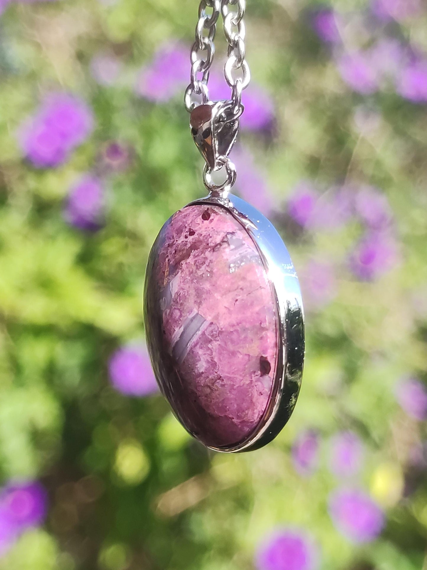 Sugilite / Sugilite avec monture en argent 925 collier de pierres précieuses violettes pierre de guérison naturelle énergie rareté homme femme lui son cadeau noble de haute qualité