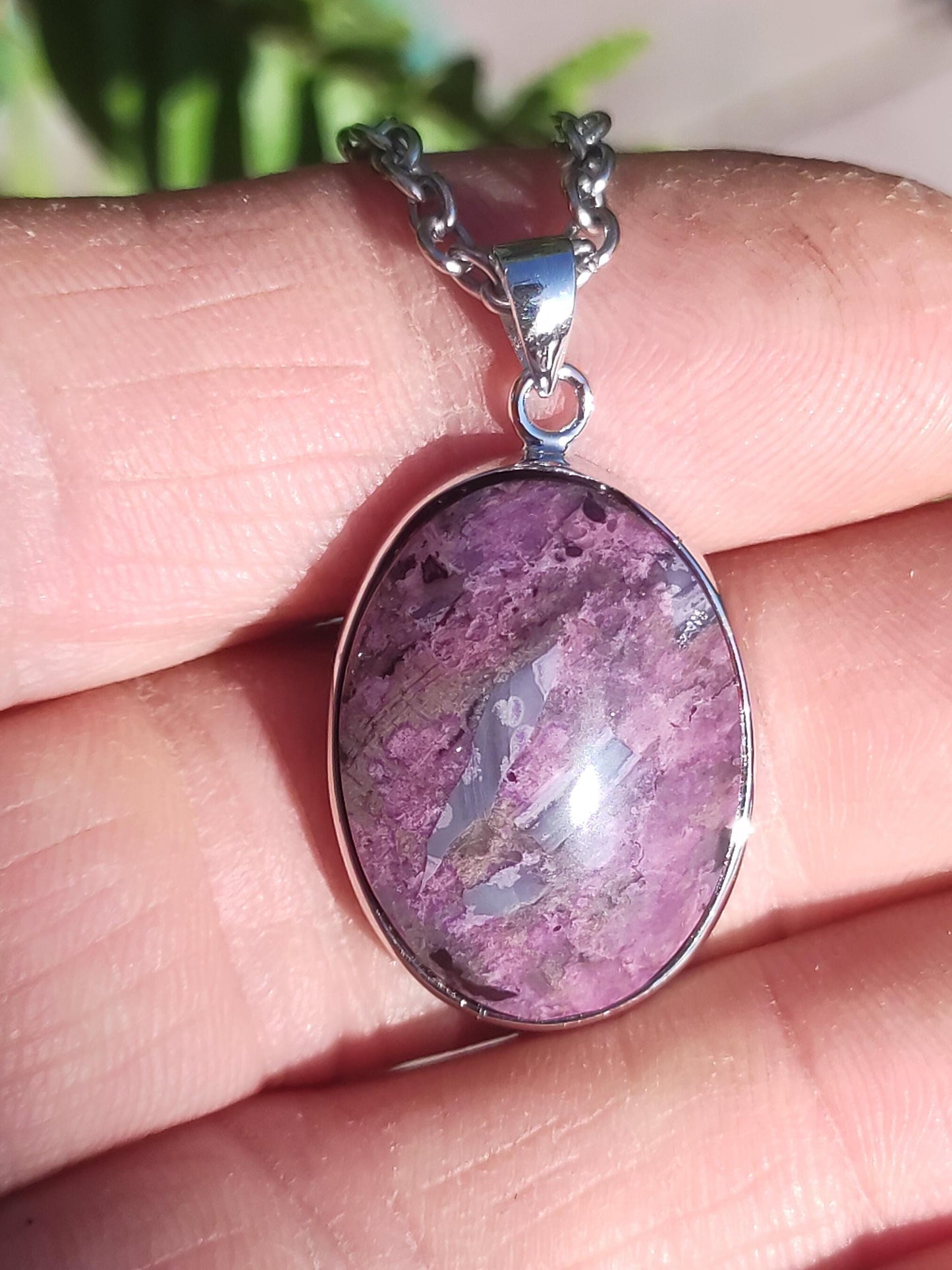 Sugilite / Sugilite avec monture en argent 925 collier de pierres précieuses violettes pierre de guérison naturelle énergie rareté homme femme lui son cadeau noble de haute qualité