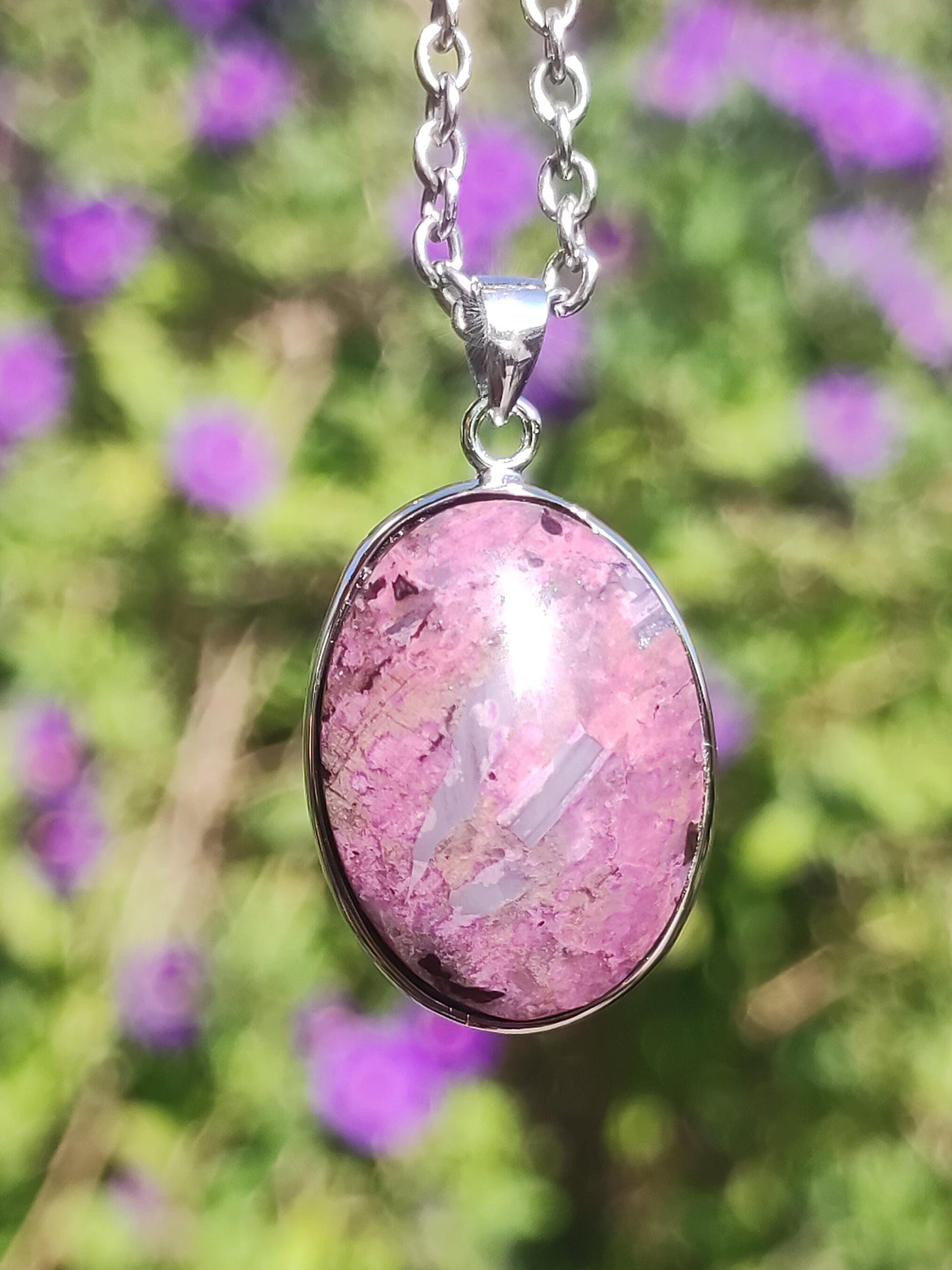 Sugilite / Sugilite avec monture en argent 925 collier de pierres précieuses violettes pierre de guérison naturelle énergie rareté homme femme lui son cadeau noble de haute qualité