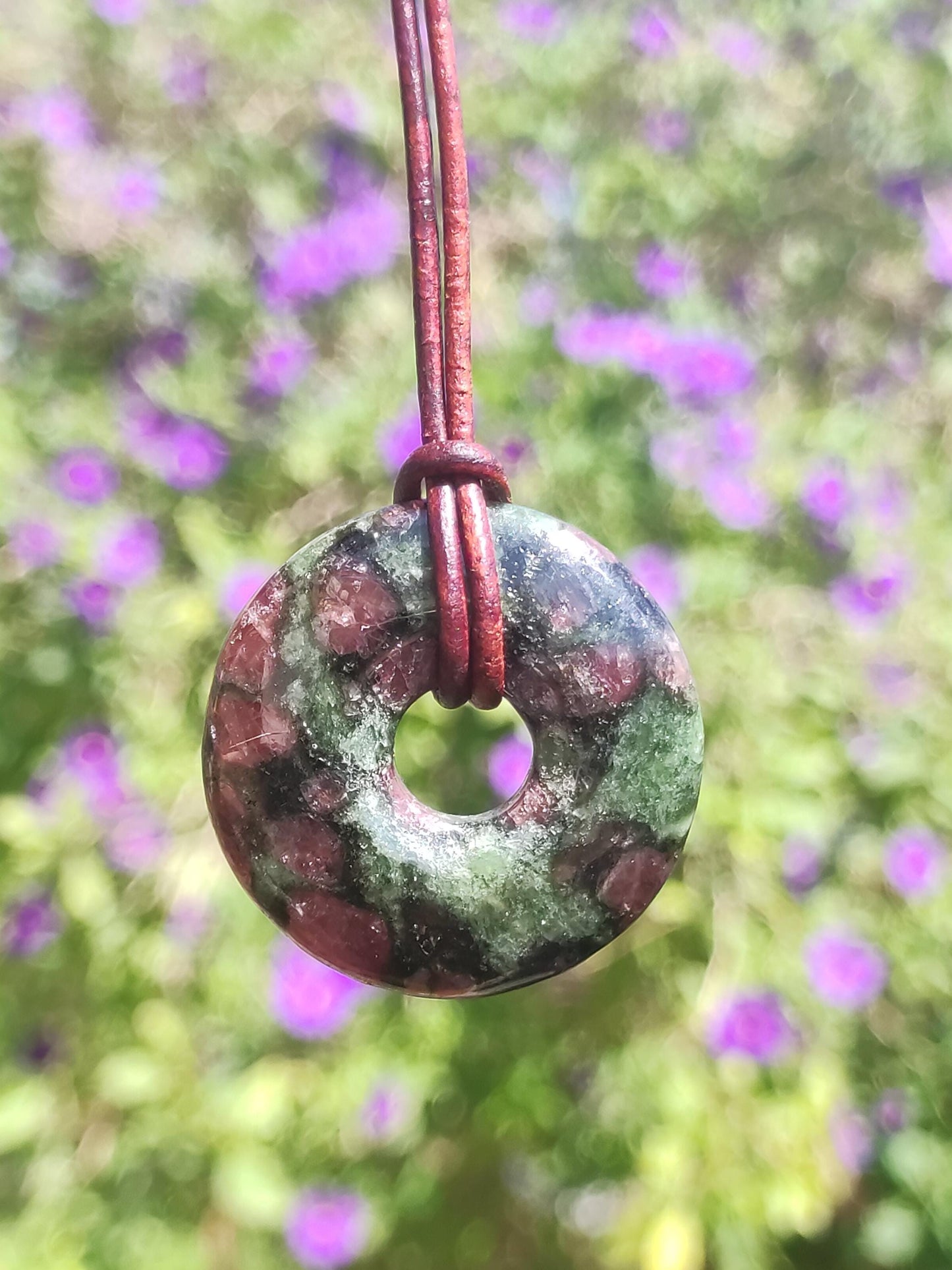 Grenat Pyroxénite 30mm Donut Collier De Pierres Précieuses Rareté Rare Symbole De Protection Pierre De Guérison Cristal HIPPIE Boho Tibet Ethnique Homme Femme Cadeau Lui Elle