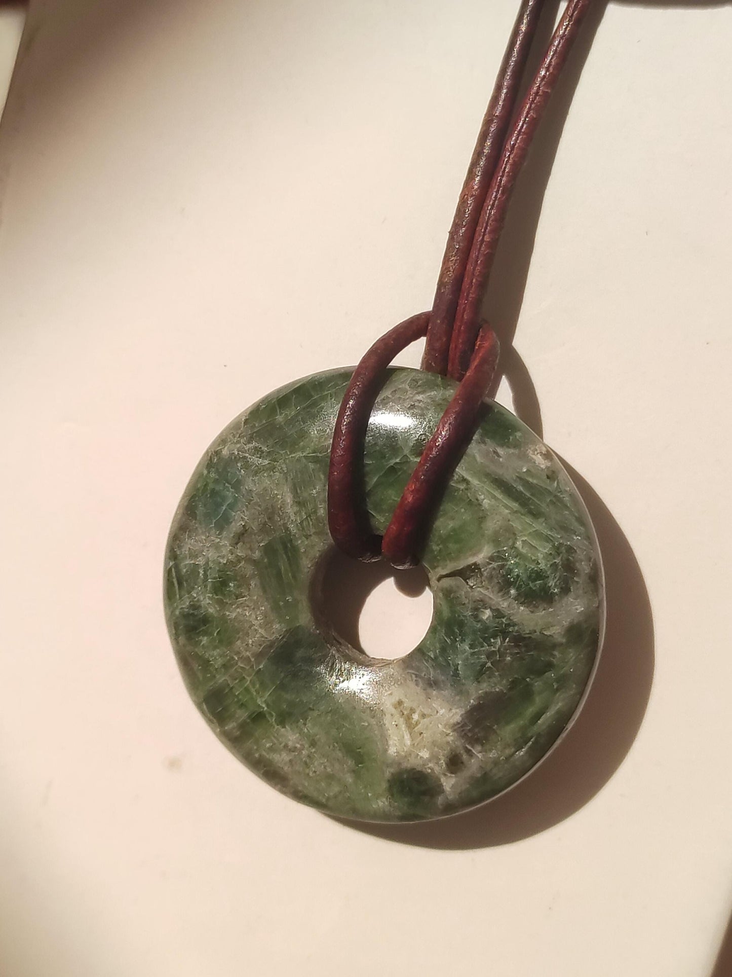 Diopside ~ Collier de pierres précieuses vert HIPPIE GOA Boho ethnique pierre de guérison naturelle rareté cristaux bijoux pendentif pierre naturelle beignet cadeau magique