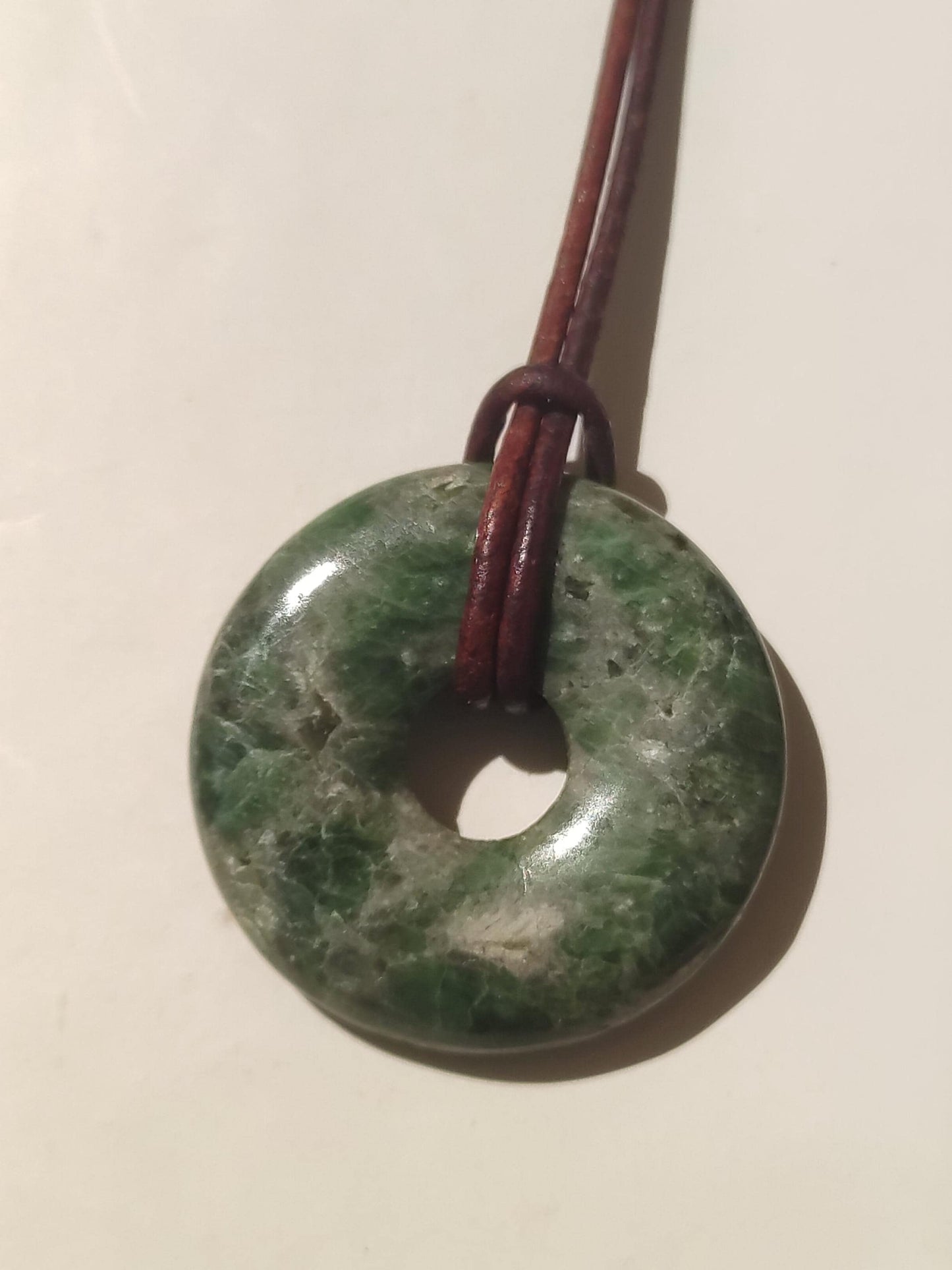 Diopside ~ Collier de pierres précieuses vert HIPPIE GOA Boho ethnique pierre de guérison naturelle rareté cristaux bijoux pendentif pierre naturelle beignet cadeau magique