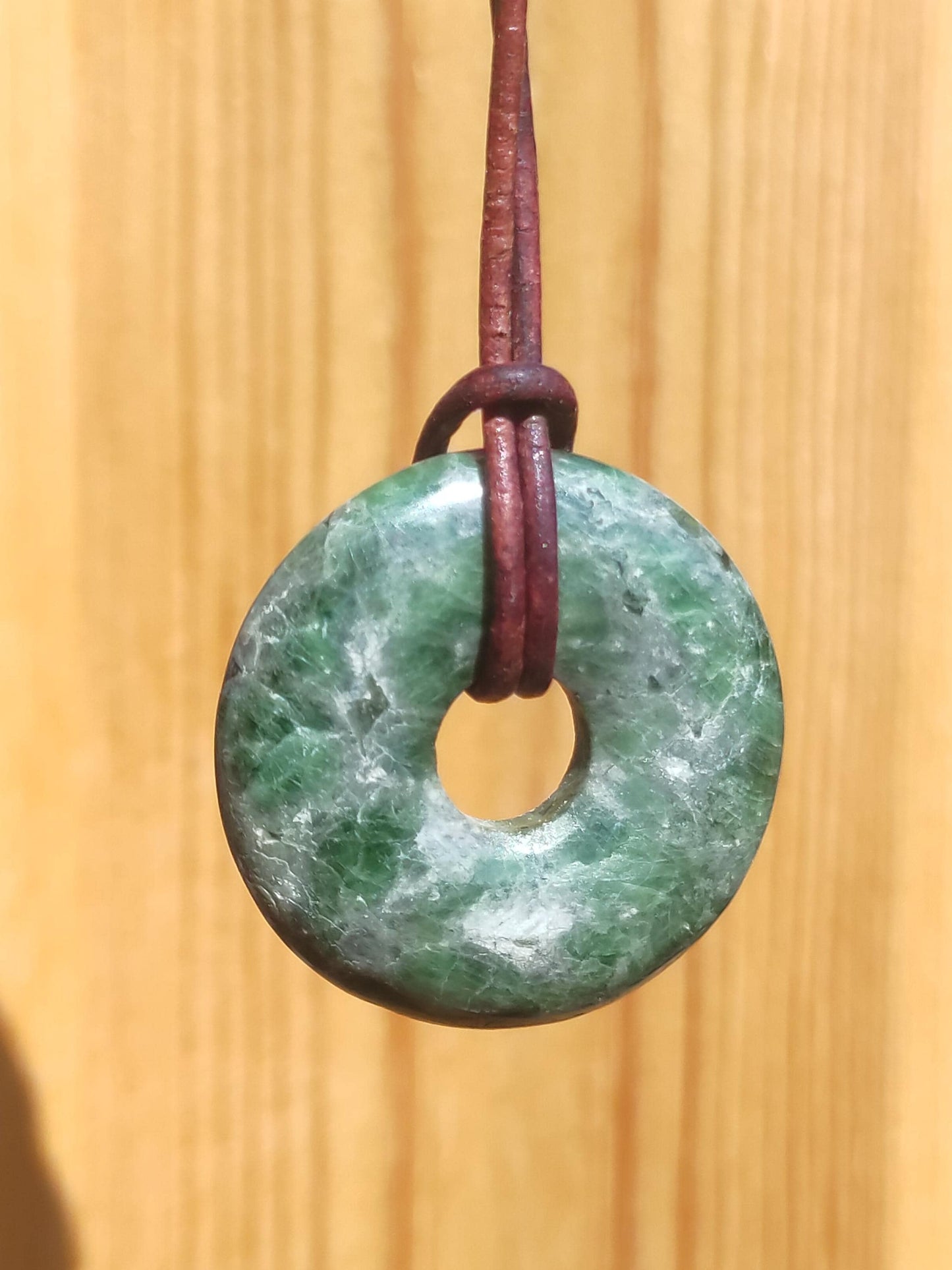 Diopside ~ Collier de pierres précieuses vert HIPPIE GOA Boho ethnique pierre de guérison naturelle rareté cristaux bijoux pendentif pierre naturelle beignet cadeau magique
