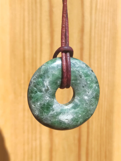 Diopside ~ Collier de pierres précieuses vert HIPPIE GOA Boho ethnique pierre de guérison naturelle rareté cristaux bijoux pendentif pierre naturelle beignet cadeau magique