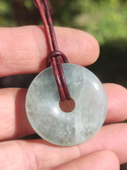 Aigue-marine ~ Collier de beignet de pierres précieuses Bleu Rareté Pierre de guérison naturelle Pendentif en cristal Homme Femme Enfant Lui Son frère Soeur Cadeau Qualité