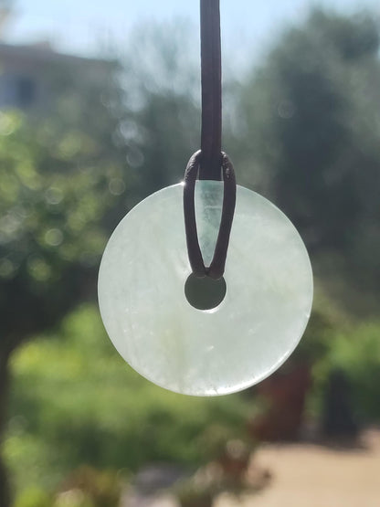 Aigue-marine ~ Collier de beignet de pierres précieuses Bleu Rareté Pierre de guérison naturelle Pendentif en cristal Homme Femme Enfant Lui Son frère Soeur Cadeau Qualité
