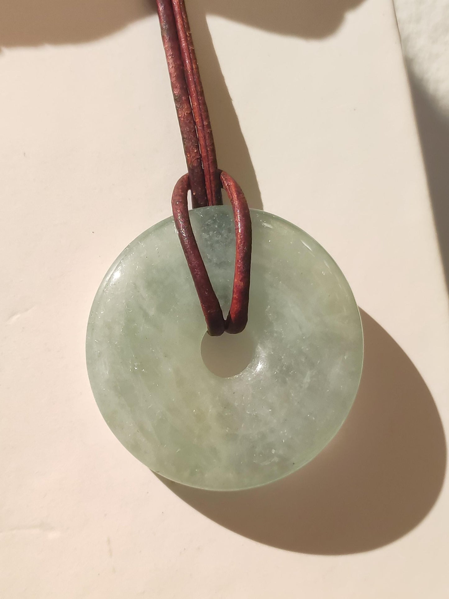 Aigue-marine ~ Collier de beignet de pierres précieuses Bleu Rareté Pierre de guérison naturelle Pendentif en cristal Homme Femme Enfant Lui Son frère Soeur Cadeau Qualité