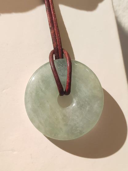 Aigue-marine ~ Collier de beignet de pierres précieuses Bleu Rareté Pierre de guérison naturelle Pendentif en cristal Homme Femme Enfant Lui Son frère Soeur Cadeau Qualité