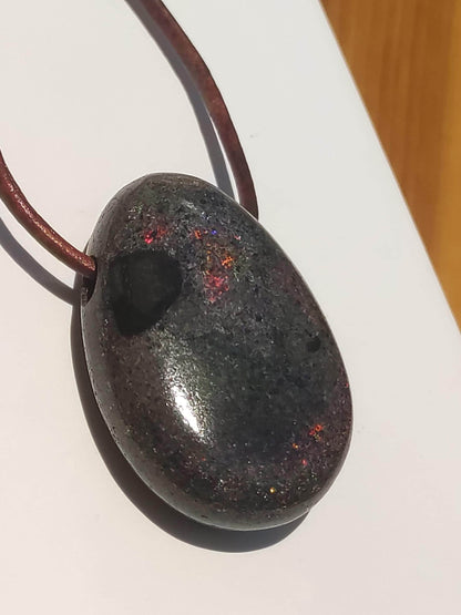 Opale noire - Collier de pierres précieuses colorées scintillantes rareté pierre de guérison naturelle énergie chakra pendentif en cristal homme femme enfant père cadeau lui elle