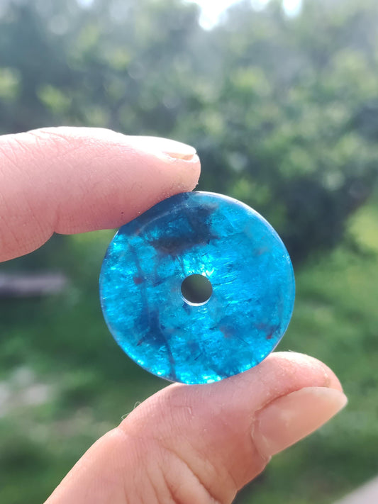 Apatite AAA ~ Donut 30mm ~ Collier de pierres précieuses bleues Rareté naturelle Symbole de protection Pierre de guérison Cristal HIPPIE Boho Ethnique Homme Femme Cadeau Lui Elle