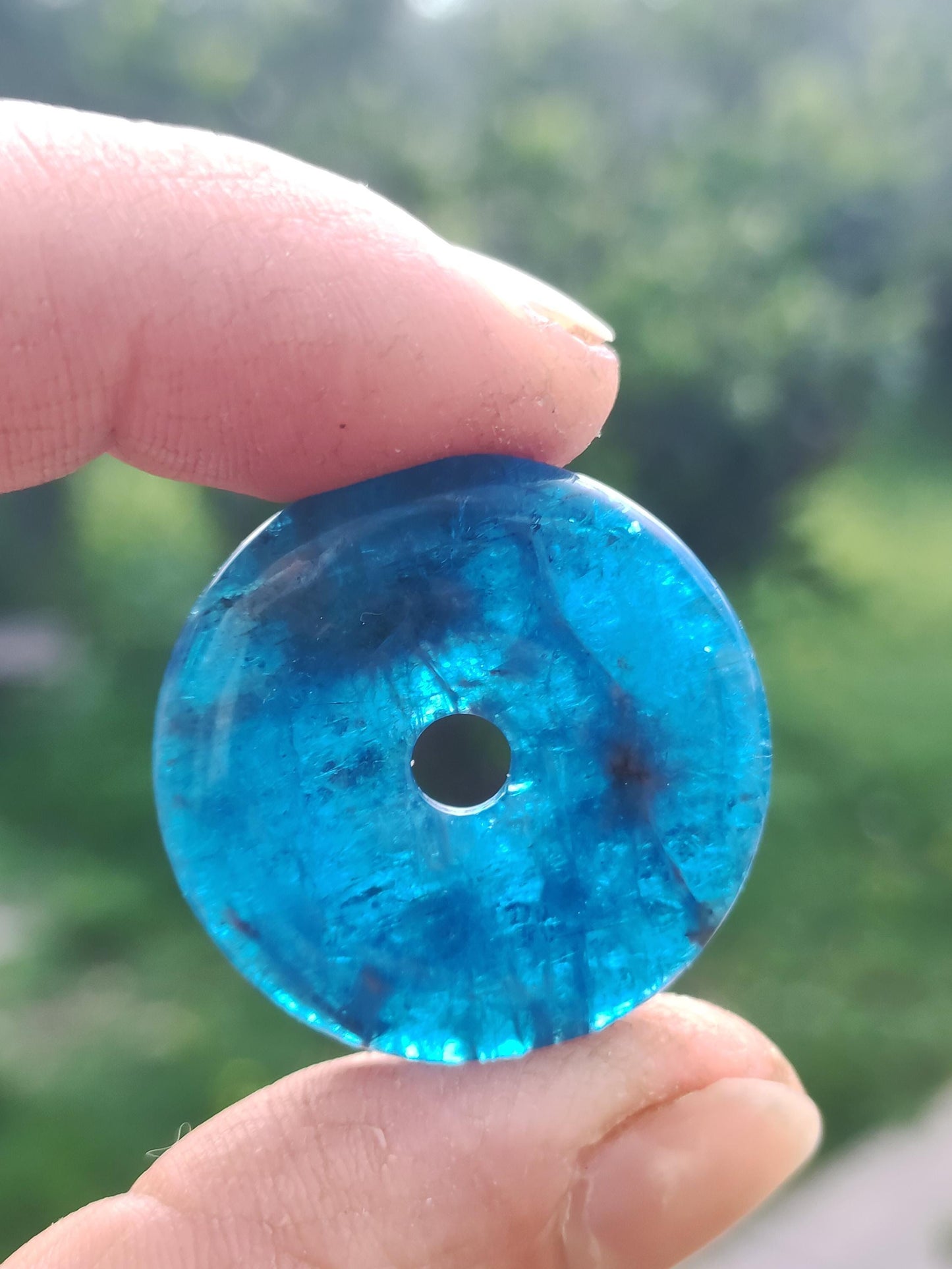 Apatite AAA ~ Donut 30mm ~ Collier de pierres précieuses bleues Rareté naturelle Symbole de protection Pierre de guérison Cristal HIPPIE Boho Ethnique Homme Femme Cadeau Lui Elle