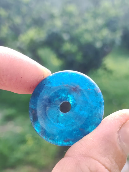 Apatite AAA ~ Donut 30mm ~ Collier de pierres précieuses bleues Rareté naturelle Symbole de protection Pierre de guérison Cristal HIPPIE Boho Ethnique Homme Femme Cadeau Lui Elle